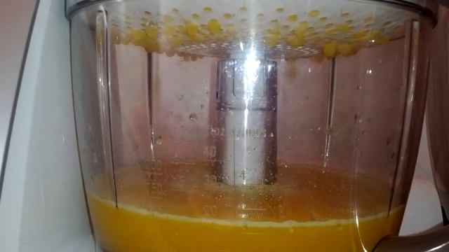 Апельсиновый свежевыжатый сок. Кухонный комбайн Bosch MCM 5529 смотреть онлайн