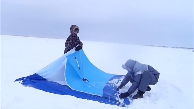 Складывание зимней палатки СТЭК 3 КУБ в сильный ветер смотреть онлайн