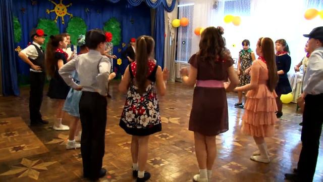 Хороши весной в саду цветочки смотреть онлайн