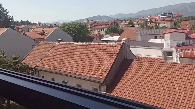 Крыши черногорского Никшича, города богатой истории смотреть онлайн