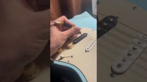 Как быстро узнать фазу / полярность звукоснимателя электрогитары . ( без лишнего трындежа )