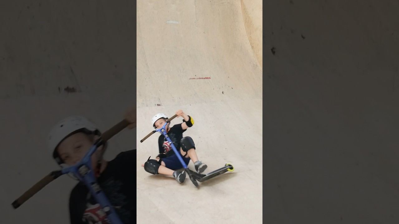 Падение в скейт парке. ⛑Катайтесь в защите. смотреть онлайн