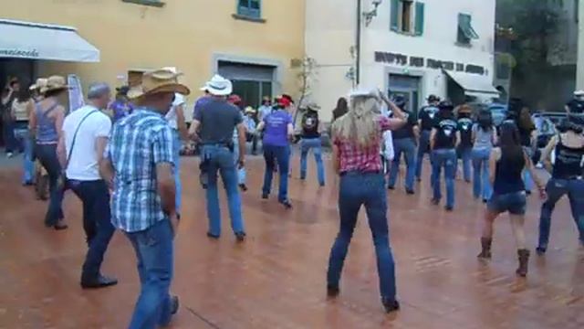 Country Line Dance in Gaiole in Chianti смотреть онлайн