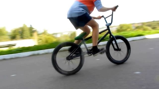 How to Bunny hop on BMX( Как сделать банни-хоп на БМХ) смотреть онлайн