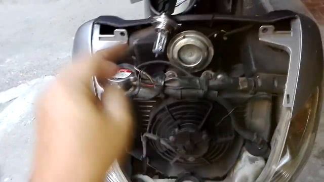 Corretto smontaggio per sostituzione lampada faro SH 2007 смотреть онлайн