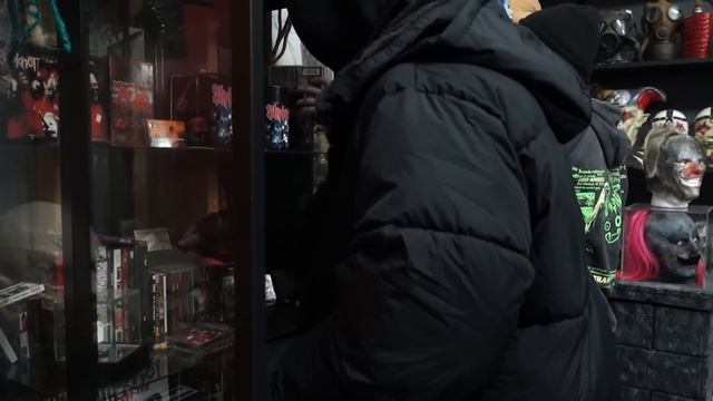 Sid Wilson visits The House of Masks смотреть онлайн