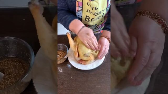 Курица в духовке с капустой, морковью и луком. смотреть онлайн