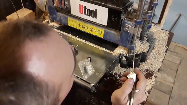 Замена щёток на рейсмусе utool utp12t (нюансы замены ) смотреть онлайн