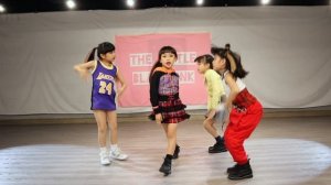 BLACKPINK - 'Pretty Savage' DANCE PRATICE [The Little BlackPink]