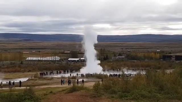 Гейзеры в Исландии смотреть онлайн