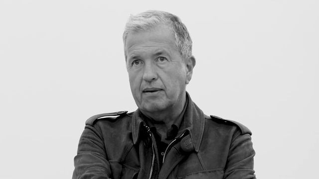Mario Testino Shakes It Up at Sotheby’s смотреть онлайн