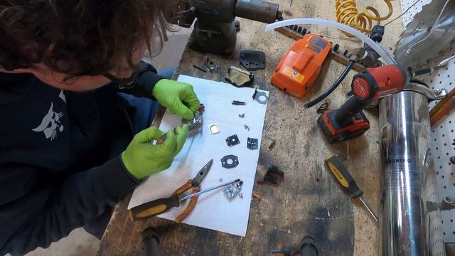 Husqvarna Chainsaw Repair - No Idle, Carb Clean смотреть онлайн