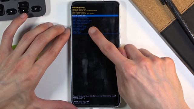 How to Enter Recovery Mode on SAMSUNG Galaxy S21+ - Android Recovery Menu смотреть онлайн