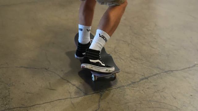 BACON BOARD GAME OF SKATE! смотреть онлайн