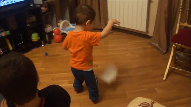 ЗАЖИГАТЕЛЬНАЯ ЛЕЗГИНКА ОТ МАЛЕНЬКОГО ДЖИГИТА ))) /  Incendiary Lezginka From A Small Jigit