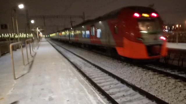 Электропоезд Ласточка эс2г-020 Сообщением Санкт-петербург Тосно Прибывает на станции Сортировочная смотреть онлайн