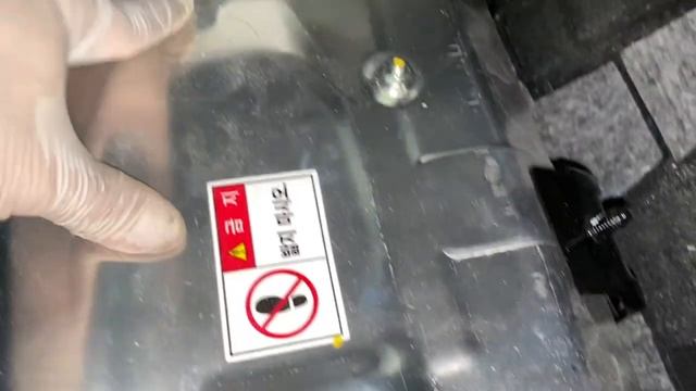 Servicio 30.000 kms Hyundai Ioniq 2019: Limpieza Ventilador de Refrigeración de Batería смотреть онлайн