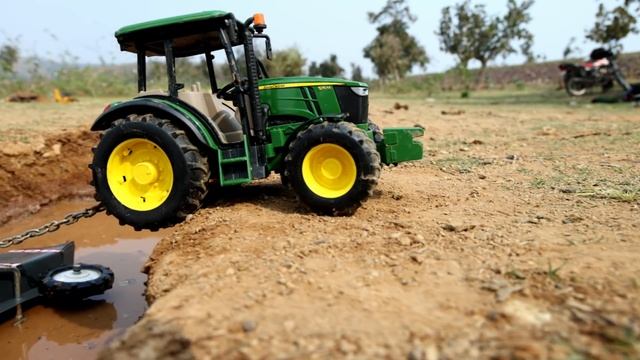 Тракторы и самосвалы засыпают яму смотреть онлайн