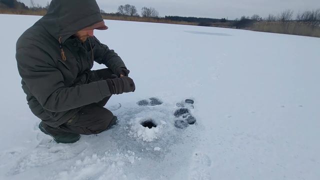 Охота на ЩУКУ! Зимняя РЫБАЛКА! В поисках щуки! Рыбалка на ЖЕРЛИЦЫ смотреть онлайн