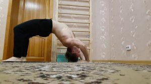 Отжимания в мостике - воркаут дома