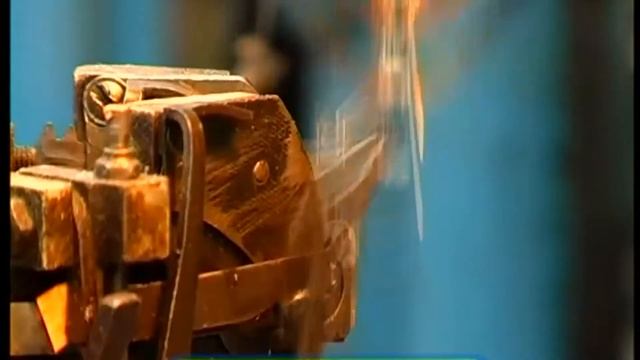 Напряжение в розетке в странах СНГ и в США. В чем разница? Почему у нас 220В, а в США 110В? смотреть онлайн