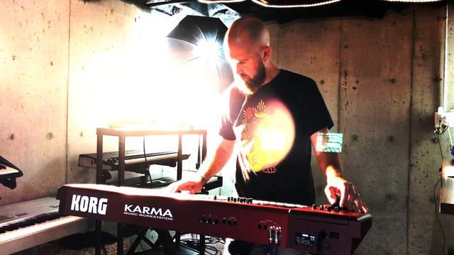 Moog Grandmother I KORG Karma смотреть онлайн