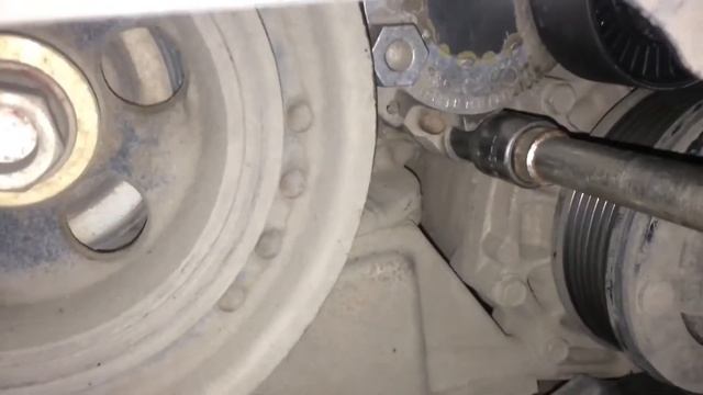 Замена натяжного ролика и обводного ремня на Mitsubishi Outlander XL. Проблема с основным радиаторо смотреть онлайн