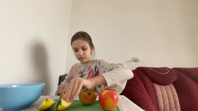 ГОТОВЛЮ ШАРЛОТКУ ПО СВОЕМУ СТАРОМУ ВИДЕО | Аня Логвиненко смотреть онлайн