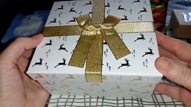 Подарки к Новому году и Дню рождения смотреть онлайн