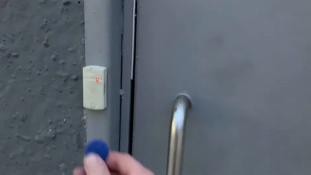 Электромеханический замок на уличную дверь. СКУД вход и выход по карте доступа. смотреть онлайн