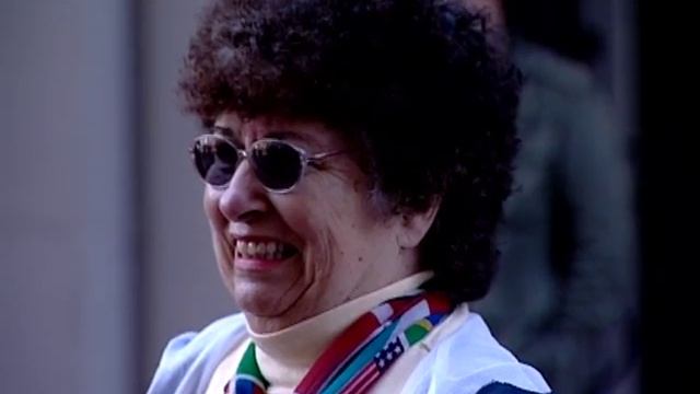 опасный трюк с рогаткой и рублём смотреть онлайн
