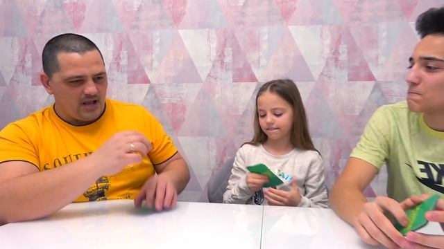 Смешные мордашки ЧЕЛЛЕНДЖ от Насти и Саши КРИВЛЯЕМСЯ с папой Challenge смотреть онлайн