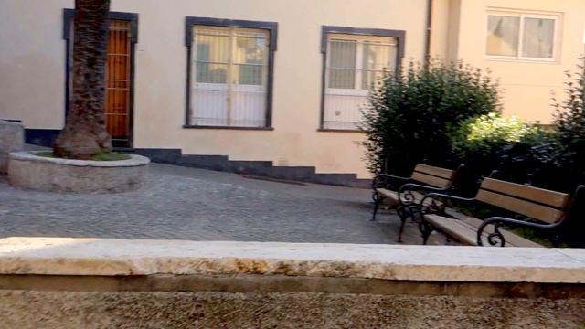 Италия . Аренцано. Сквер . смотреть онлайн