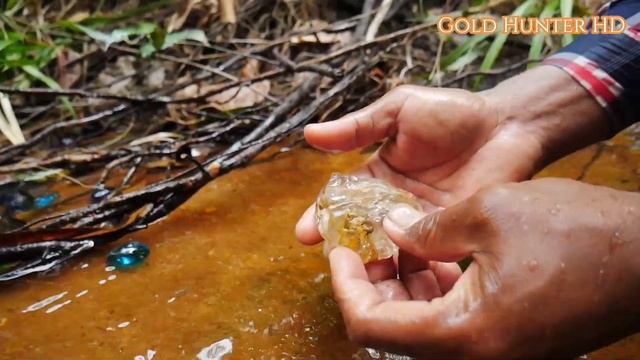 Amazing! Natural pearls and gemstones found by jungle man. смотреть онлайн