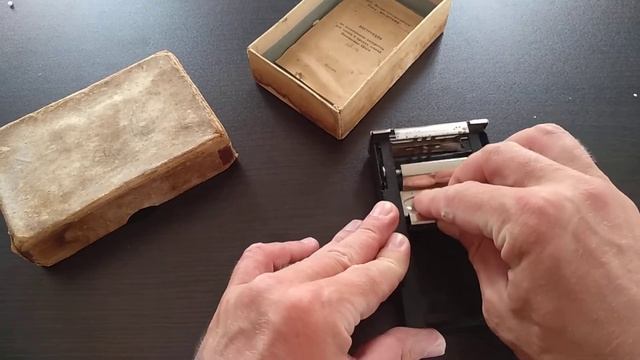 Устройство для заточки лезвий бритв отучастника