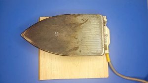 Как легко впаять и выпаять светодиод из светодиодной лампочки при помощи утюга?