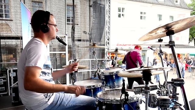 Funk Groove with Cowbell by Christian Hoffe смотреть онлайн