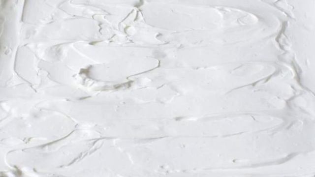 Меренговый рулет с малиной