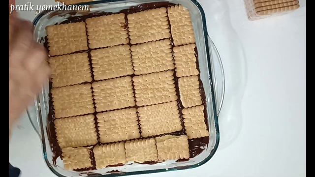 FIRIN KULLANMADAN BU MUHTEŞEM PASTAYI HERKES YAPABİLİR❗ÇİKOLATA SOSLU PETİBÖR BİSKÜVİLİ PASTA TARİF смотреть онлайн