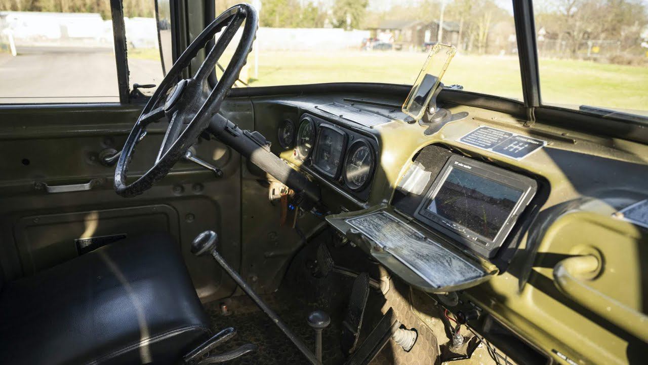 Этот РЕДКИЙ ЗИЛ сейчас продают в Великобритании, его стоимость вас удивит смотреть онлайн