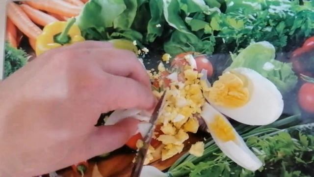 Вкусный и сытный Салат на Скорую Руку! Все будут просить рецепт салата смотреть онлайн