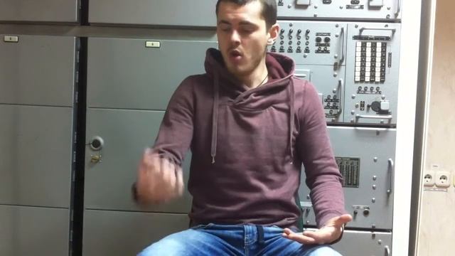 Веган и Мясоед. Очередные попытки научится делать нормальные видео из подручных средств.