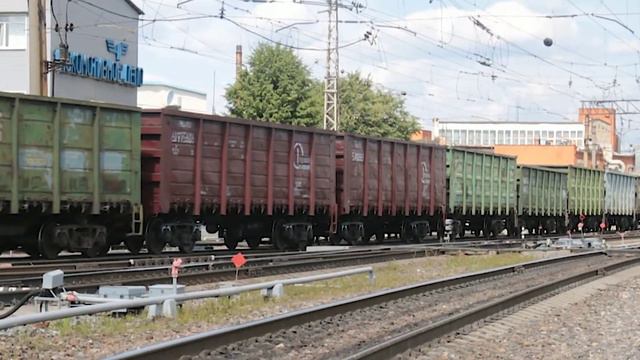 Электровоз ВЛ11.8-759/667А с грузовым поездом. смотреть онлайн