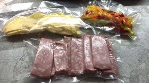 Вакуумирую  овощи и продукты питания.