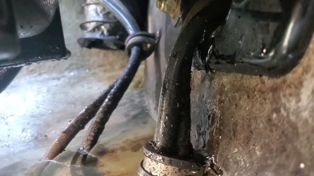 A leak, Mercury Alpha One on a 1997 Maxum 1700SR смотреть онлайн