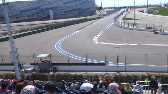 RENAULT F1 VS FERRARI F1 ENGINE RUSSIAN GP 2016 смотреть онлайн