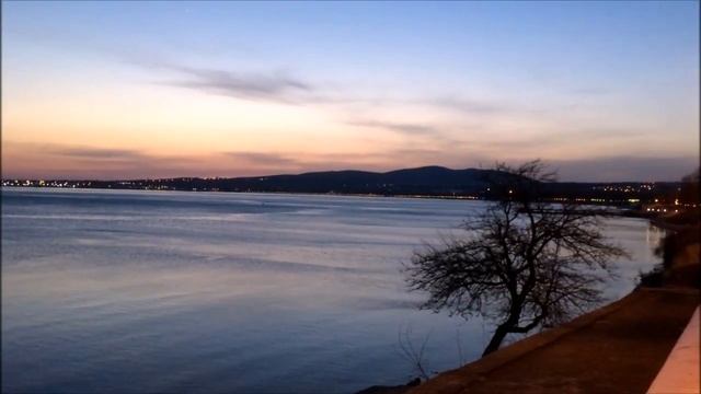 ГЕЛЕНДЖИК.Апрельский вечер... Летучие мыши на набережной смотреть онлайн