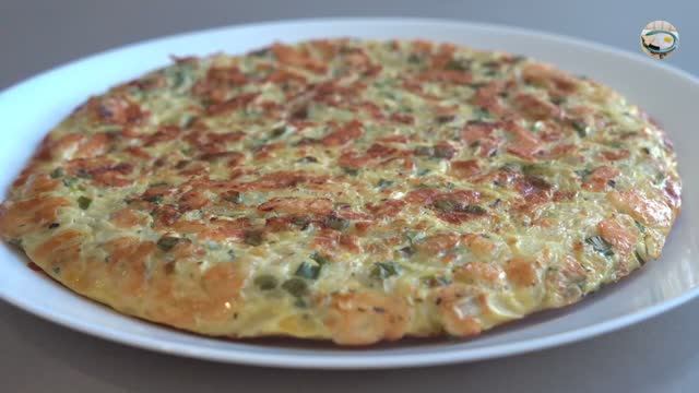 Луковый пирог на сковороде. Бюджетно и быстро смотреть онлайн