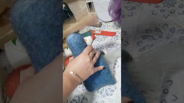 как я валяю тапочки из шерсти. Часть 2. смотреть онлайн