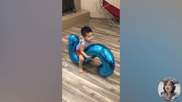 Popping Balloons Pop - Hilarious Baby Playing With Balloons || Funny Vines смотреть онлайн